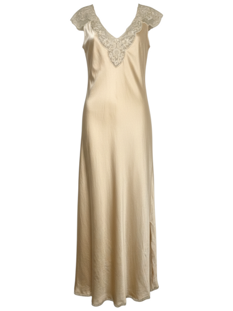 Robe nuisette longue en soie champagne CHEZ SNOW BUNNY avec détails en dentelle délicate sur le décolleté