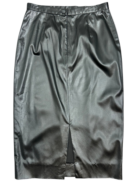 Jupe midi noire brillante Dolce & Gabbana avec fente arrière, proposée par CHEZ SNOW BUNNY, taille 42 EU.