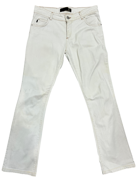 Jean blanc Just Cavalli taille 40 EU disponible chez CHEZ SNOW BUNNY avec coutures contrastantes