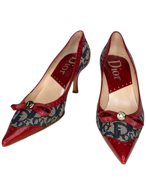 Escarpins CHEZ SNOW BUNNY Dior Oblique en cuir rouge et toile monogrammée avec nœud décoratif et talon aiguille
