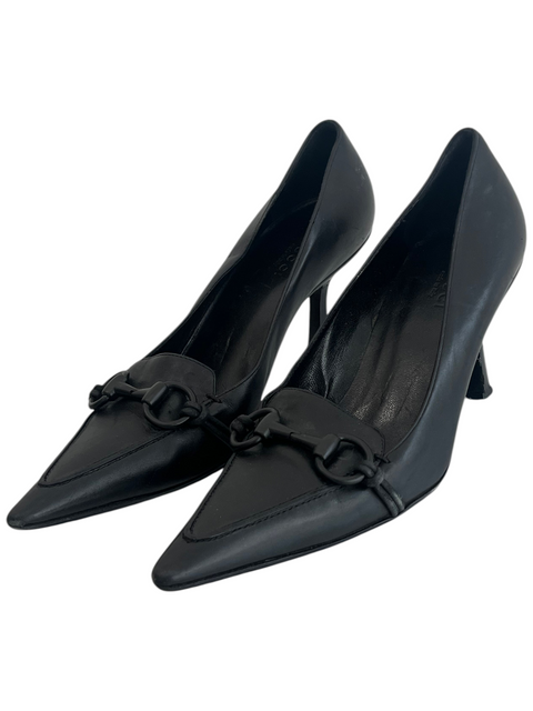 Escarpins Gucci noirs en cuir avec détail mors emblématique, proposés par CHEZ SNOW BUNNY