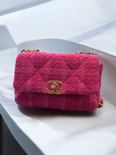 19 Pink Tweed Chanel