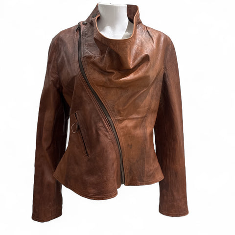 Leather Camel With a Loose Collar
