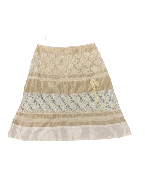 List Beige Embroidered Lace Skirt