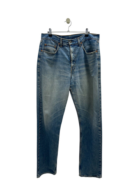 Levi’s simple blue Jean