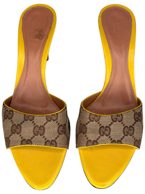 Sandales à talons CHEZ SNOW BUNNY Gucci en toile monogrammée marron et cuir jaune vif, taille 38C