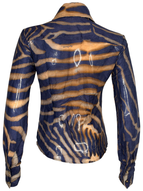 Chemise Roberto Cavalli à imprimé animalier bleu et beige, vue arrière sur mannequin, CHEZ SNOW BUNNY