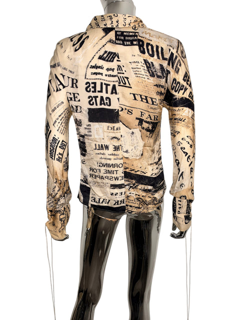 Chemise vintage Just Cavalli pour CHEZ SNOW BUNNY avec imprimé journal noir et beige sur fond crème