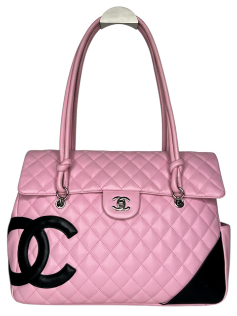 Sac à main CHEZ SNOW BUNNY Chanel Cambon Ligne Large Flap en cuir matelassé rose avec logo CC noir contrastant