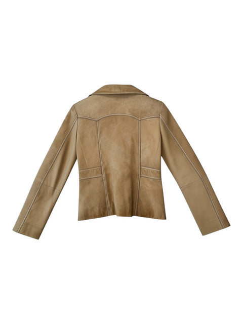 Back view of a light brown Vero Moda leather jacket from CHEZ SNOW BUNNY featuring western-style seam detailing.